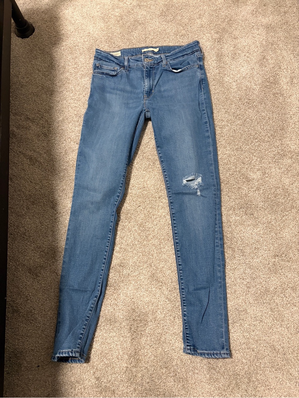 Levi's Women's Medium Blue Skinny Jeans with Knee Rip